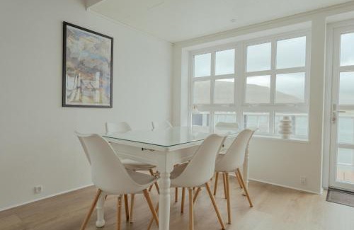 Streymoy House | Dahlastova/Stunning Boathouse/Bay View/3BR