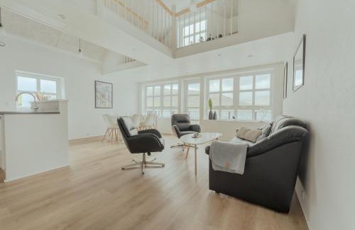 Streymoy House | Dahlastova/Stunning Boathouse/Bay View/3BR