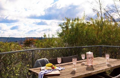 Daylesford House | Dahlia Daylesford - Free WIFI walking distance to Botanic Gardens with spa bath!