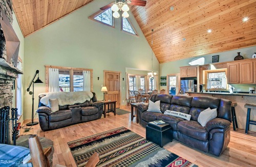 Dahlonega Cabin | Dahlonega Cabin w/Hot Tub, 4 Mi to Downtown!