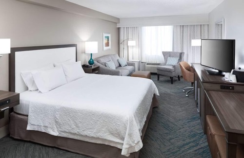 Downtown Fort Lauderdale Hotel | Daily Free Breakfast | Pool Access | Pet-friendly Stay near Las Olas Blvd