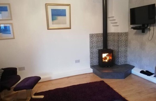 Newton Stewart Apartment | Dairy Cottage, cosy cottage with woodburner.