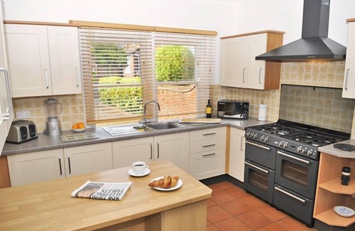 Gosport House | Dairy House - a house that sleeps 16 guests in 7 bedrooms
