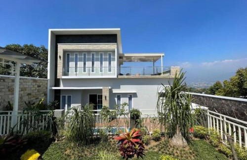 Sidomulyo Villa | Daisha Villa - Batu (Private Pool)