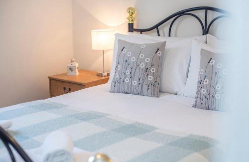 Whitland House | Daisy Cottage