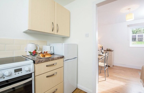 Whitland Cottage | Daisy Cottage, Holiday Cottage Llanfallteg, Near Narberth, Sleeps 4, 2 bedrooms, bathrooms