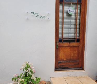 Robertson Apartment | Daisy cottage