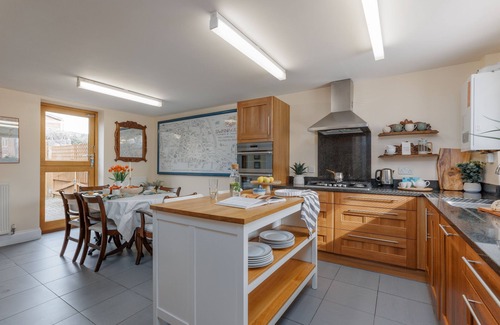 Swanage Cottage | Daisy's - a fully managed saturday that sleeps 6 guests in 3 bedrooms