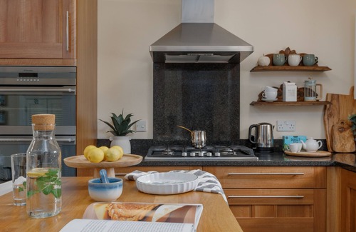 Swanage Cottage | Daisy's - a fully managed saturday that sleeps 6 guests in 3 bedrooms