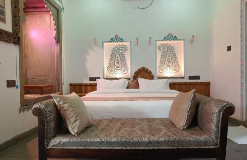 Lake Swaroop Sagar House | Dakshina Haveli Boutique Heritage Deluxe