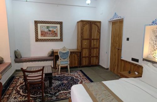 Lake Swaroop Sagar House | Dakshina Haveli Boutique Heritage Deluxe