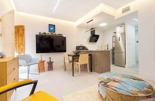 Centro - Sagrario Apartment | Dalí's Sanctuary in Granada With Private Parking