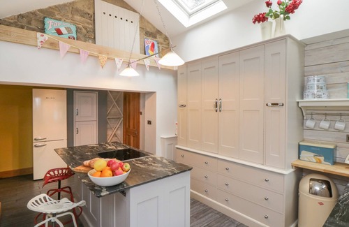 Aislaby Cottage | DALE VIEW, pet friendly, luxury holiday cottage in Sleights