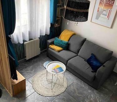 Anatole France Danton Apartment | Dalikyda Le Duplex Tropical