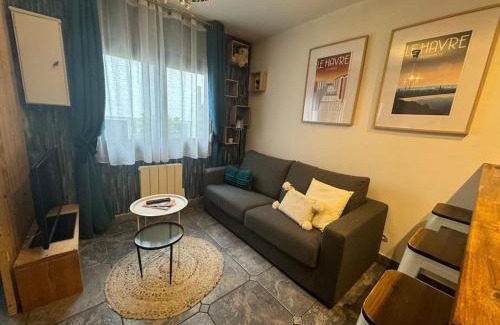 Anatole France Danton Apartment | Dalikyda Le Duplex Tropical