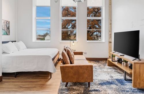 Cedars Apartment | Dallas Loft / 5 Min. to Downtown