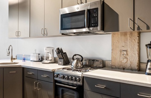 Cedars Apartment | Dallas Loft / 5 Min. to Downtown