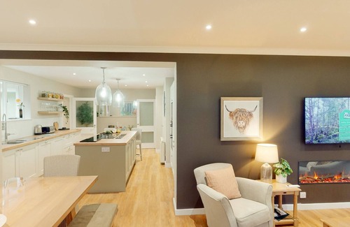 Nethy Bridge House | Dalnaglar - stylish holiday home on edge of woods