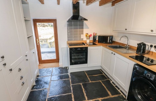 Llansaint House | DALTON COTTAGE, pet friendly, character holiday cottage in Llansaint