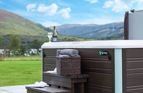Lochearnhead Cottage | Dalveich Cottage w/hot tub & stunning views