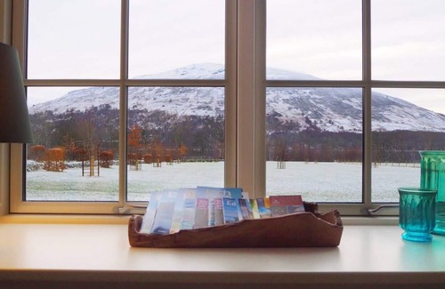 Lochearnhead Cottage | Dalveich Cottage w/hot tub & stunning views