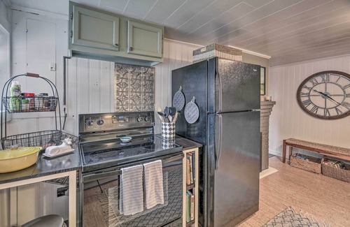 Damascus Cottage | Damascus Cottage w/Fire Pit - 1 Mi to Trails