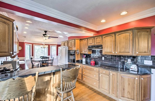 Damascus House | Damascus Home w/Fire Pit & Views, Walk to Shops!