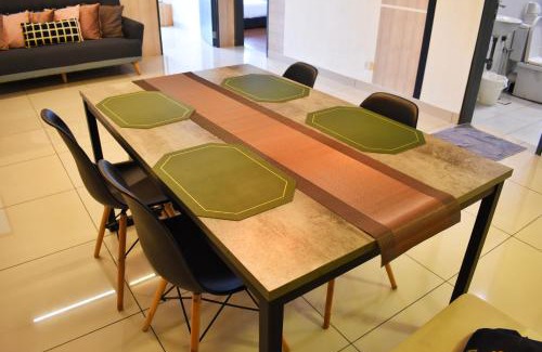 Usj 1 Apartment | DaMen Homestay @SubangHomeStay