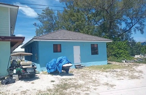 Alice Town House | Dames Getaway Bimini