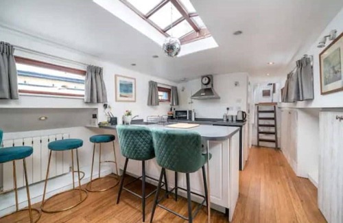 Tower Hill Boat Rental | Dana, Historic Dutch Barge in idyllic location , Central London