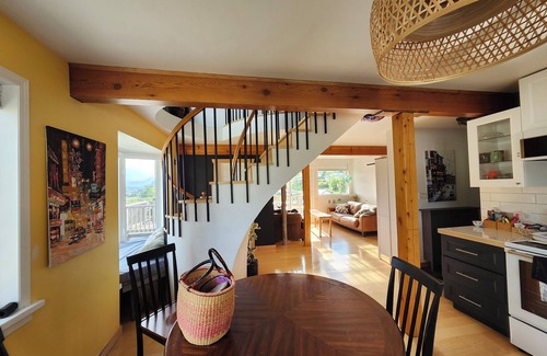 Queen Charlotte House | Dana's Place