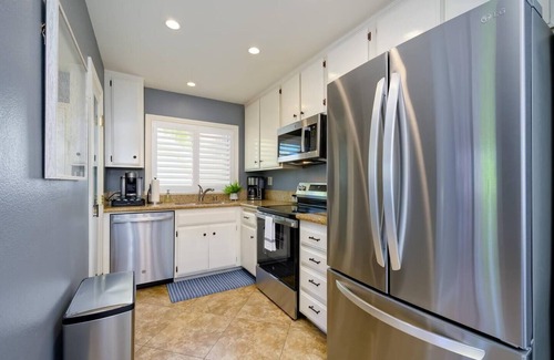 Dana Point Apartment | Dana Stands: Ocean-Side Getaway Walk to Beach + Pool/Hot Tub Access