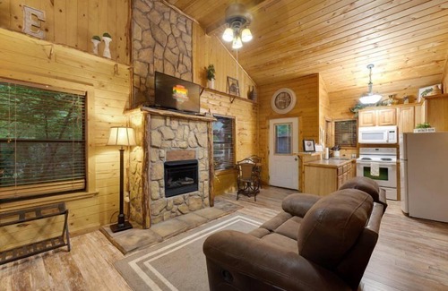 Broken Bow Cabin | Dances With Wolves in Hochatown/Broken Bow,OK