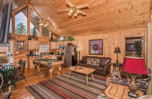 Sevierville Cabin | Dancing Bears Den: Mountain View, near Dollywood and Attractions, Resort Swimming Pool, Hot Tub, etc