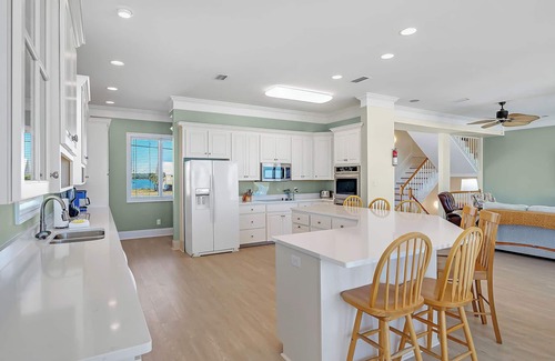 Gulf Shores House | Dancing Dolphin Is A Beautiful 5BR. Nothing Between You And The Gulf But Sand!