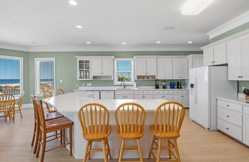 Gulf Shores House | Dancing Dolphin Is A Beautiful 5BR. Nothing Between You And The Gulf But Sand!