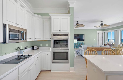 Gulf Shores House | Dancing Dolphin Is A Beautiful 5BR. Nothing Between You And The Gulf But Sand!