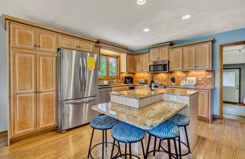 Moneta House | DANCING WATER- OPEN TO BOOK 2025!