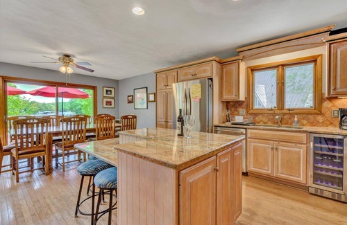 Moneta House | DANCING WATER- OPEN TO BOOK 2025!