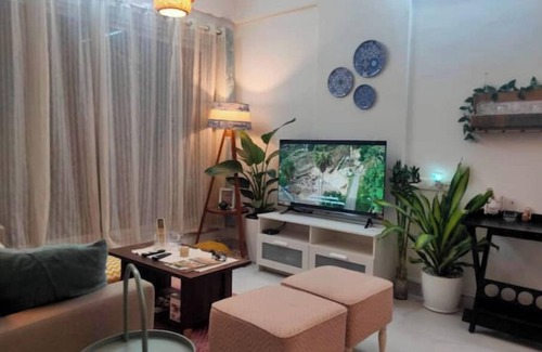 Bandra West Apartment | Dandelion - Bohemian 2 bedroom garden apartment with living room