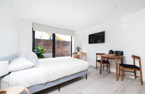 South Harrow Apartment | Dandi Northolt Road in Harrow