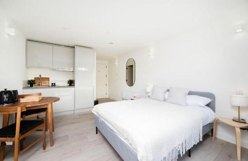 South Harrow Apartment | Dandi Northolt Road in Harrow