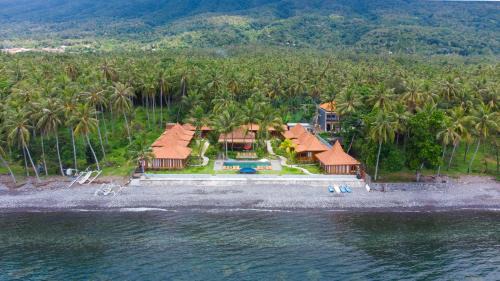 Penuktukan Hotel | Dani Beach Villa - Beachfront Villas in Tejakula
