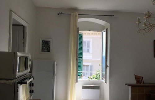 Guiselle Apartment | Dans la maison de tante Madeleine : vue sur les montagnes