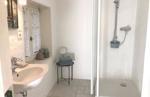 Taintrux Cottage | ‘Dans les Bois’