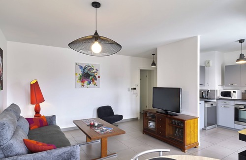 Neudorf Ouest Apartment | Dans les étoiles - 2 bedroom with free parking near to the city center