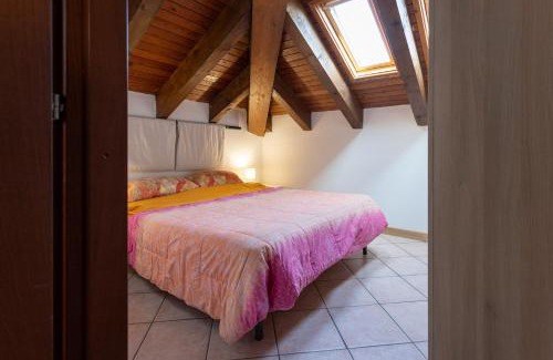 Novara Apartment | Dante's Skyview - Appartamento mansarda Novara STAZIONE