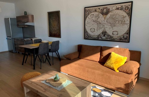 Old Town Apartment | Danube bank, city center, parking, 24/7 intelligent access