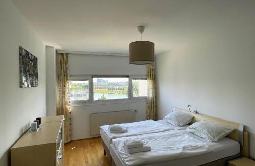 Kaisermuhlen Apartment | Danube Waterfront Apartment