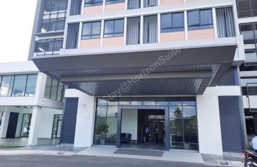 Sepang Apartment | DanZaStay1@HorizonSuite - nearby KLIA